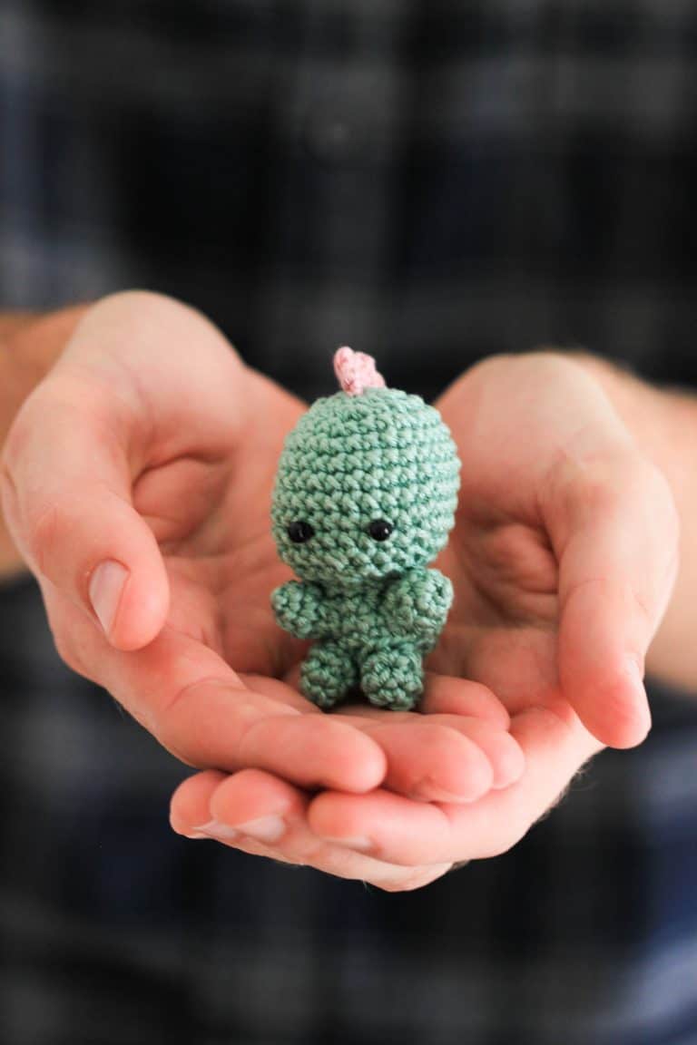Tiny dinosaur crochet pattern