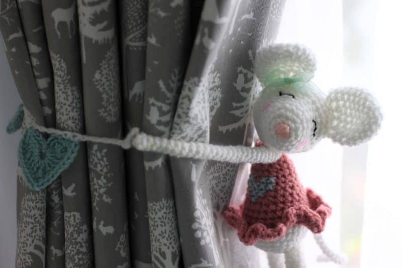 crochet ballerina mouse | crochet curtain tie back