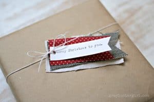 Christmas gift tags using fabric scraps 