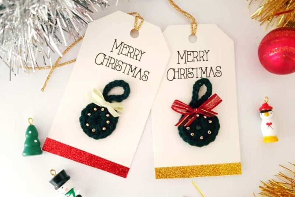 DIY festive crochet wreath gift tags