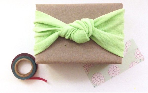 alternative gift wrapping using a dishcloth