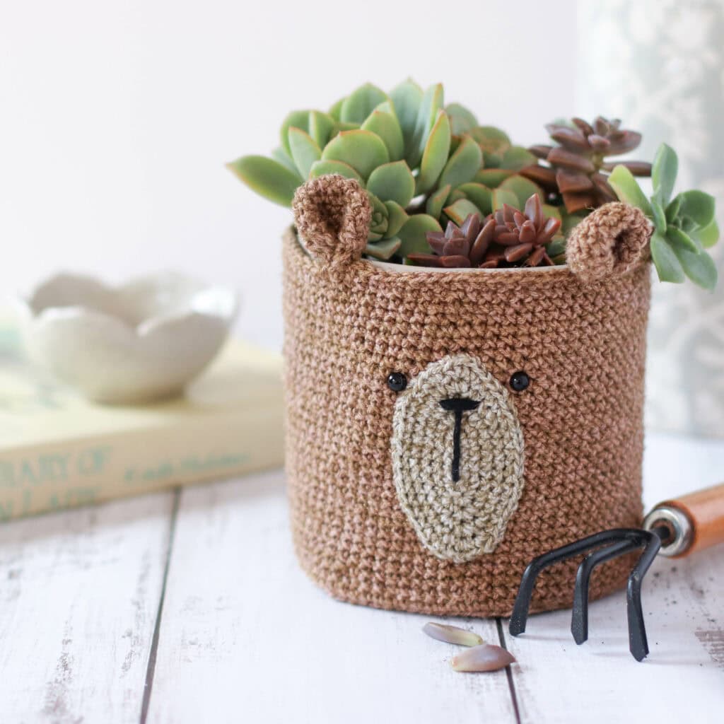 Autumn crochet pattern: acorns & oak leaves