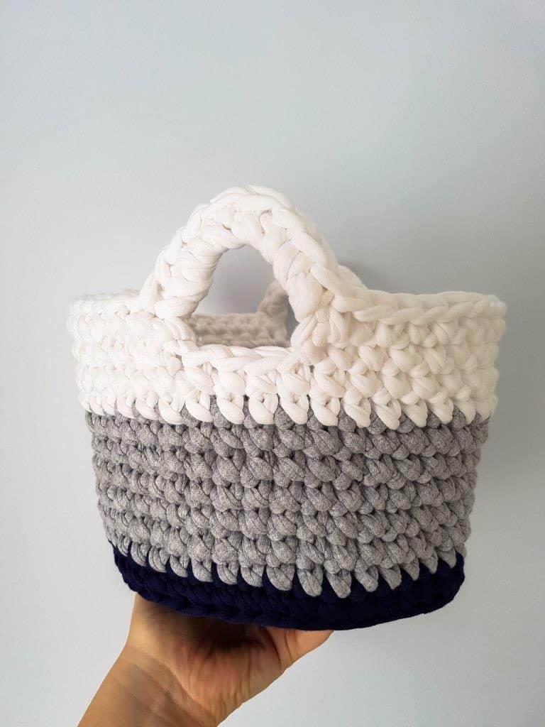 A FREE Crochet Toy Basket Pattern Using T shirt Yarn