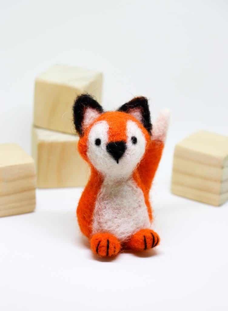 Needle Felting Animals - Felting for Beginners - Easy Needle Felted Fox -  Free Felting Pattern 