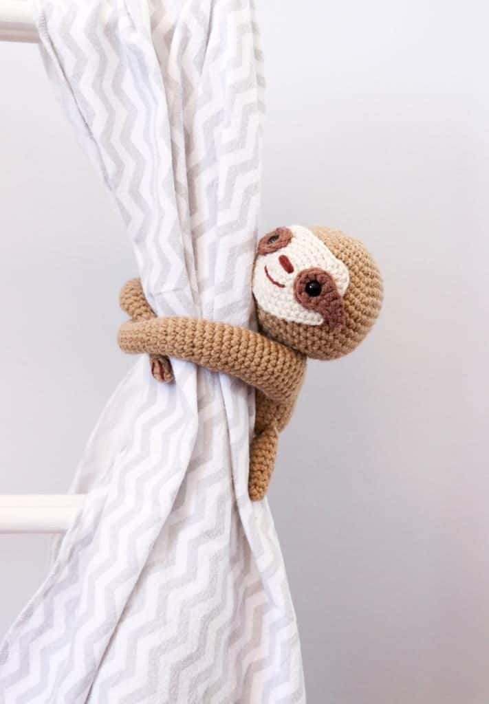 Crochet sloth | crochet curtain tie back 
