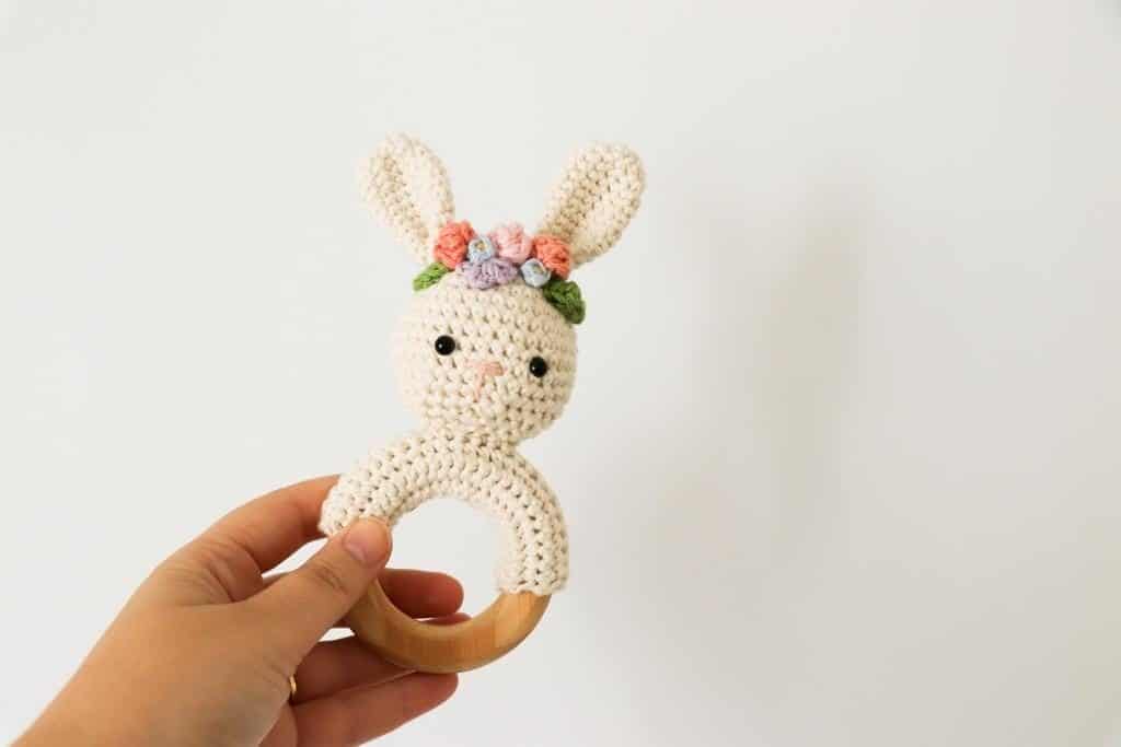 Download Spring bunny rattle crochet pattern | Bunny with flower crown