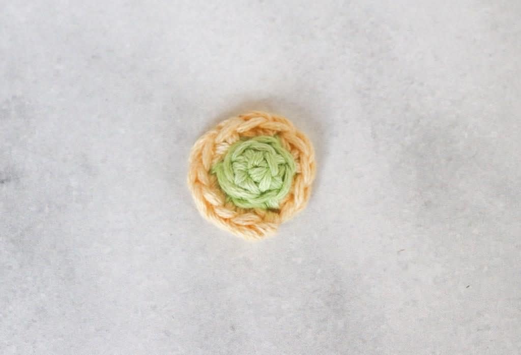 Crochet poppy flower centre 