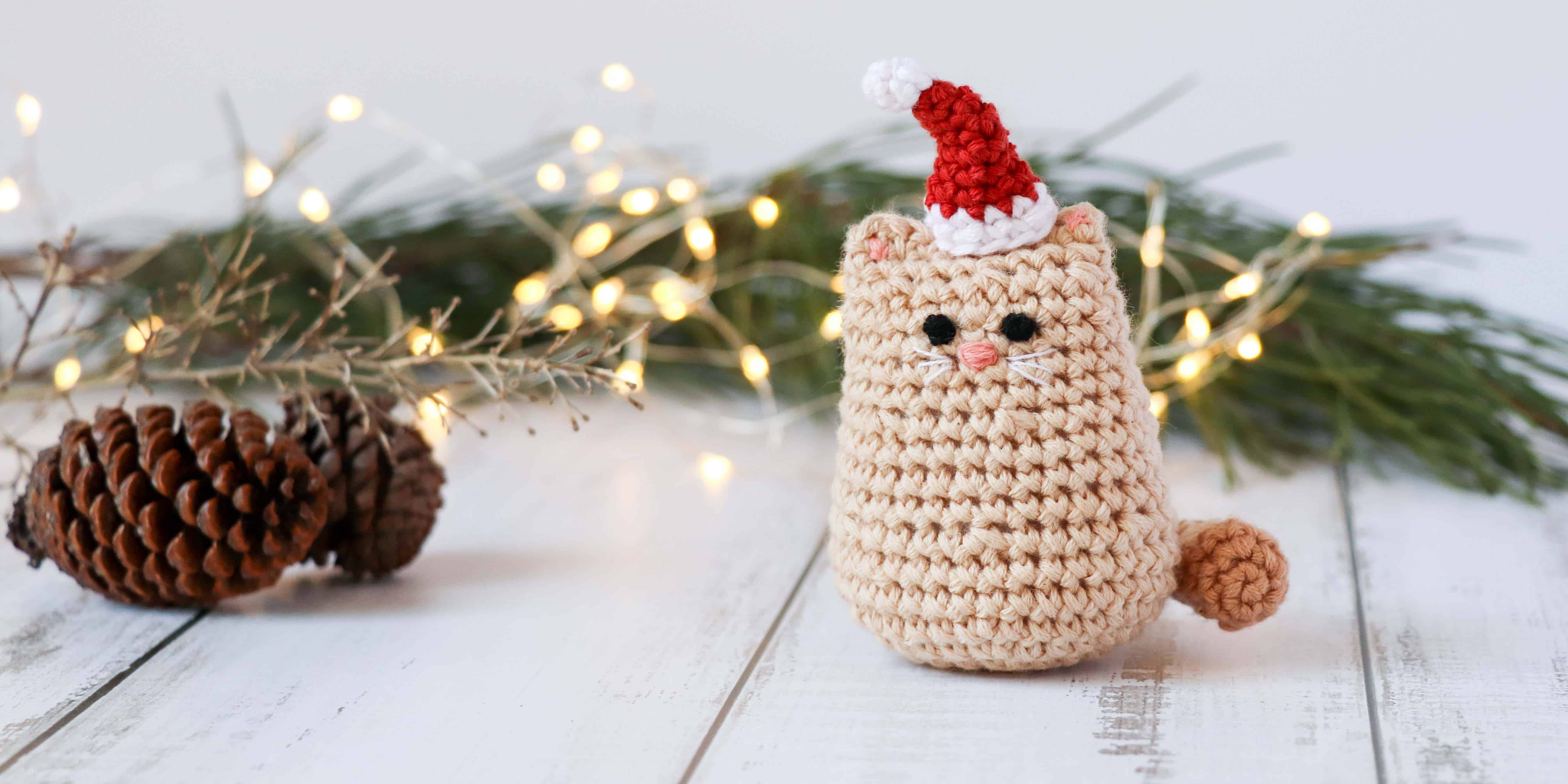 Itty Bitty Kitty | free Christmas cat crochet pattern