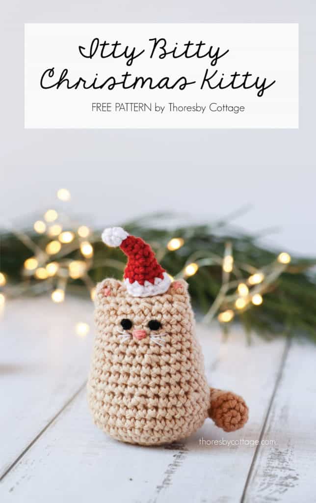 free Christmas crochet pattern | Christmas kitty