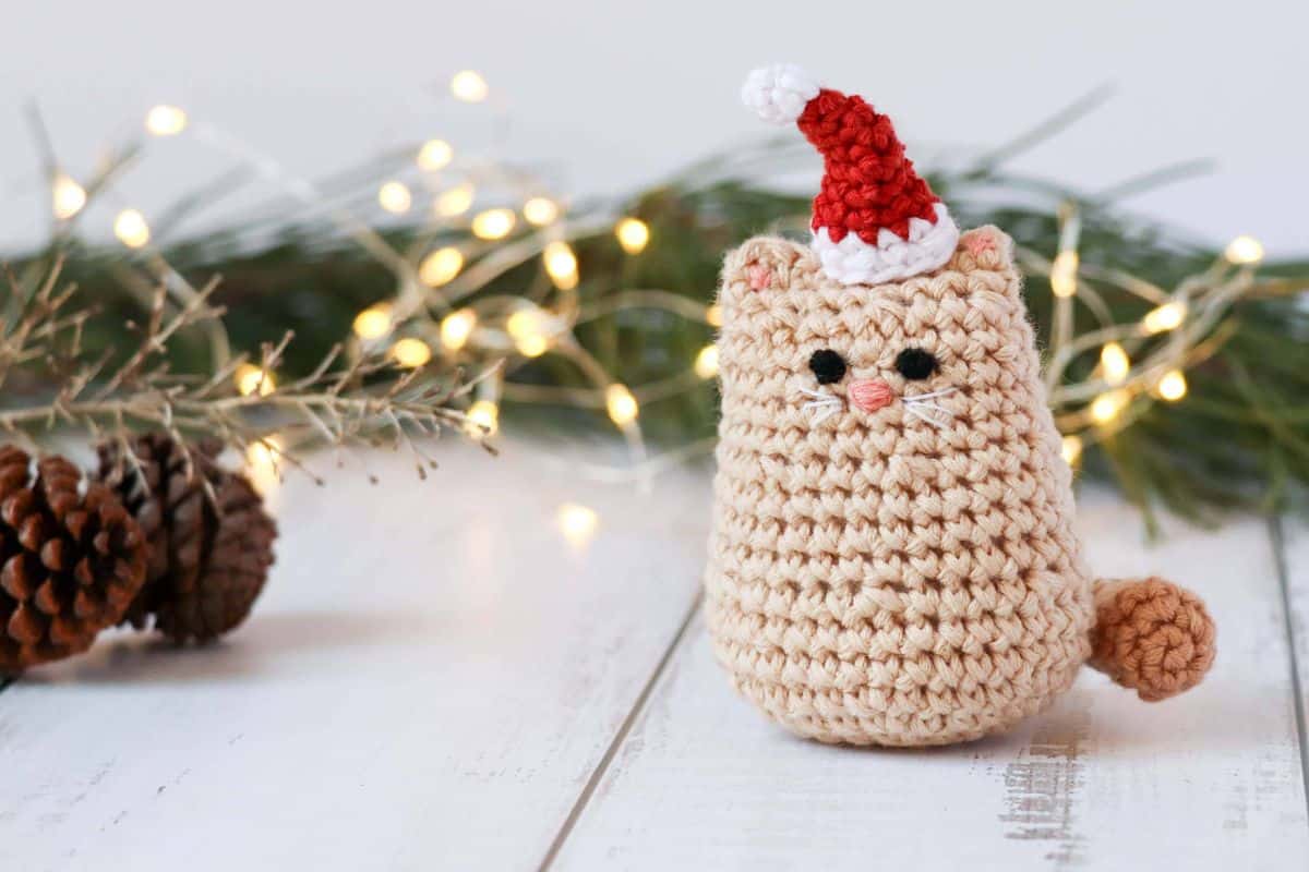 Christmas cat crochet pattern - Santa hat crochet