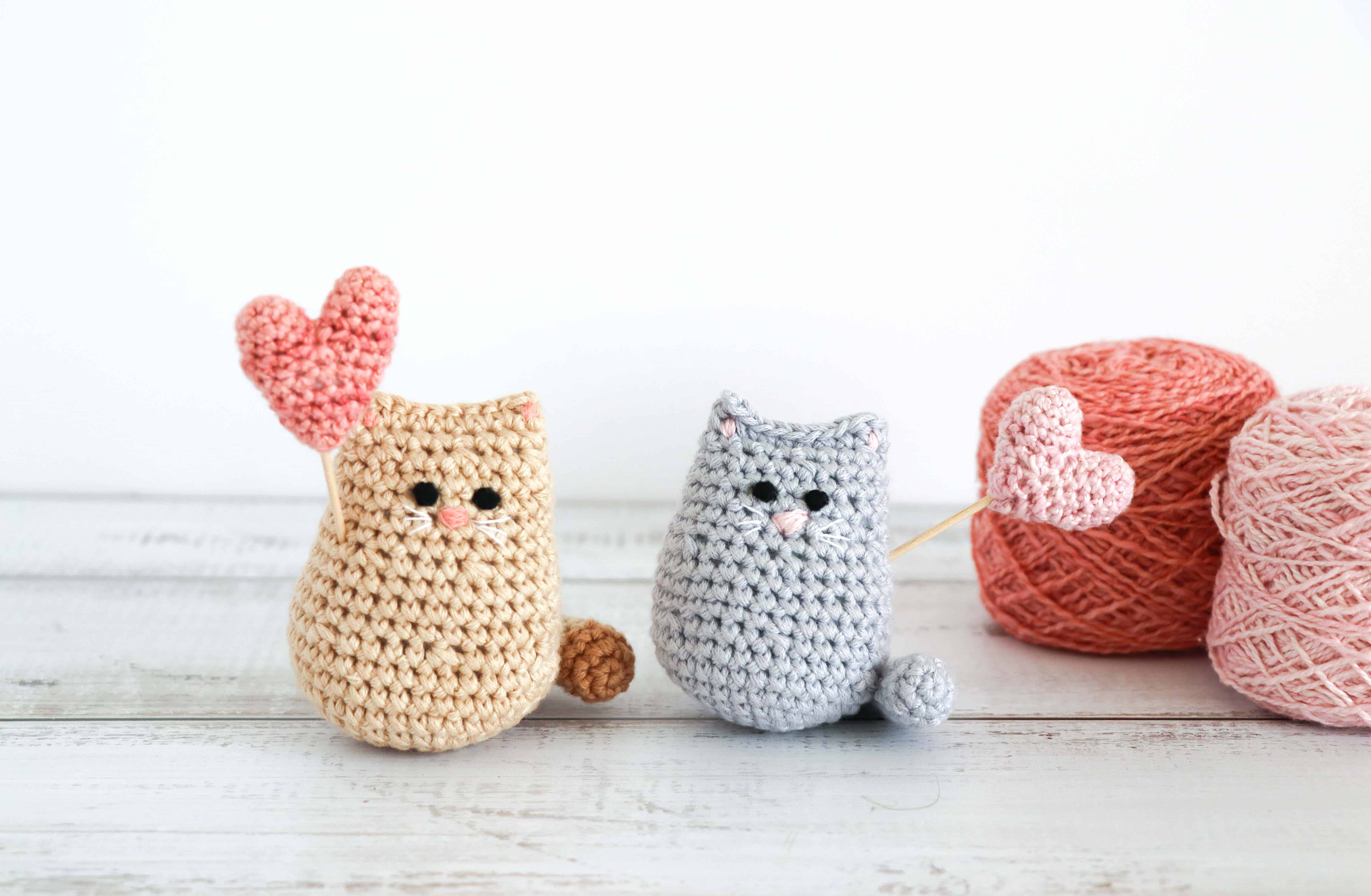 Itty Bitty "Love me" Kitty | crochet Valentine cat