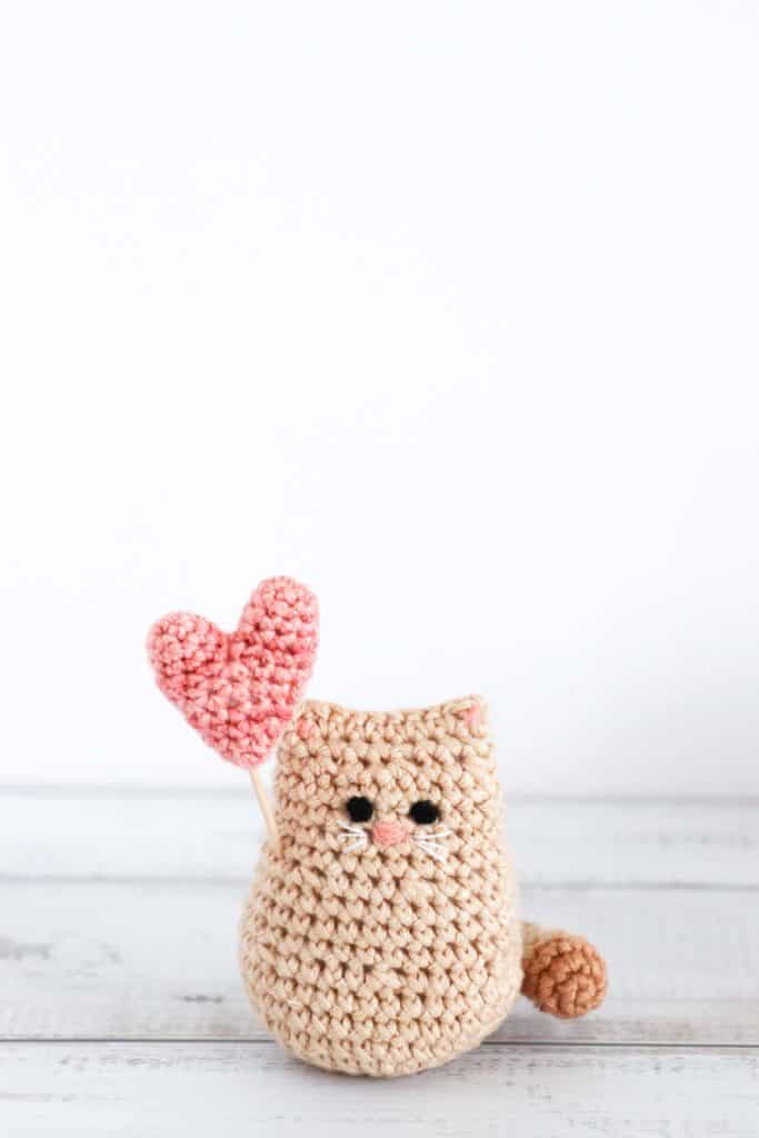 Valentines crochet cat tutorial