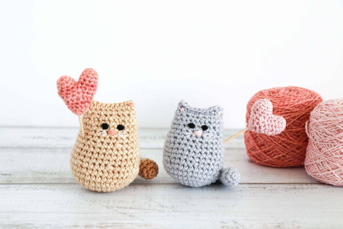 Valentines crochet cat pattern