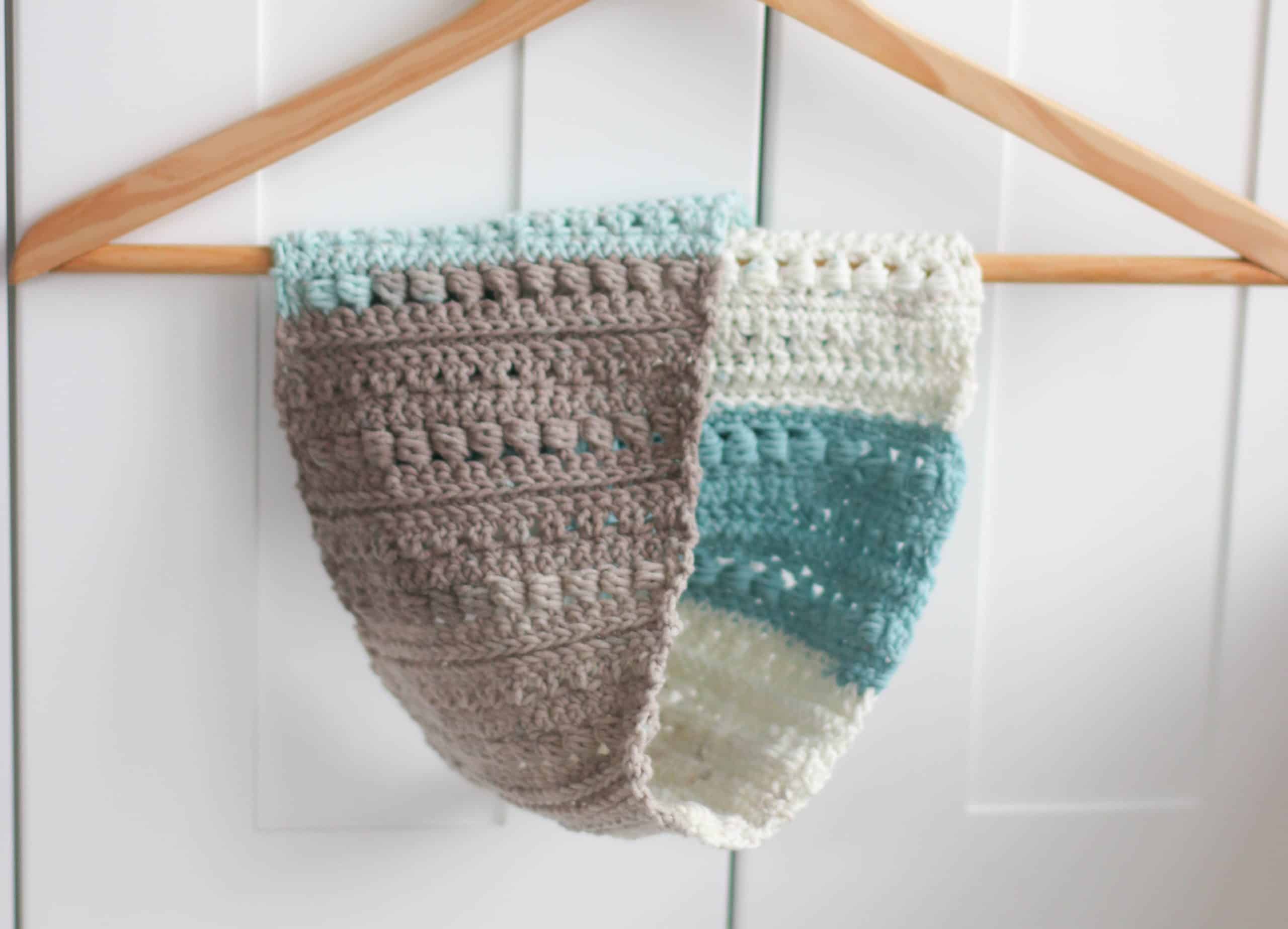 Frosted Glass Cowl | One skein crochet cowl pattern