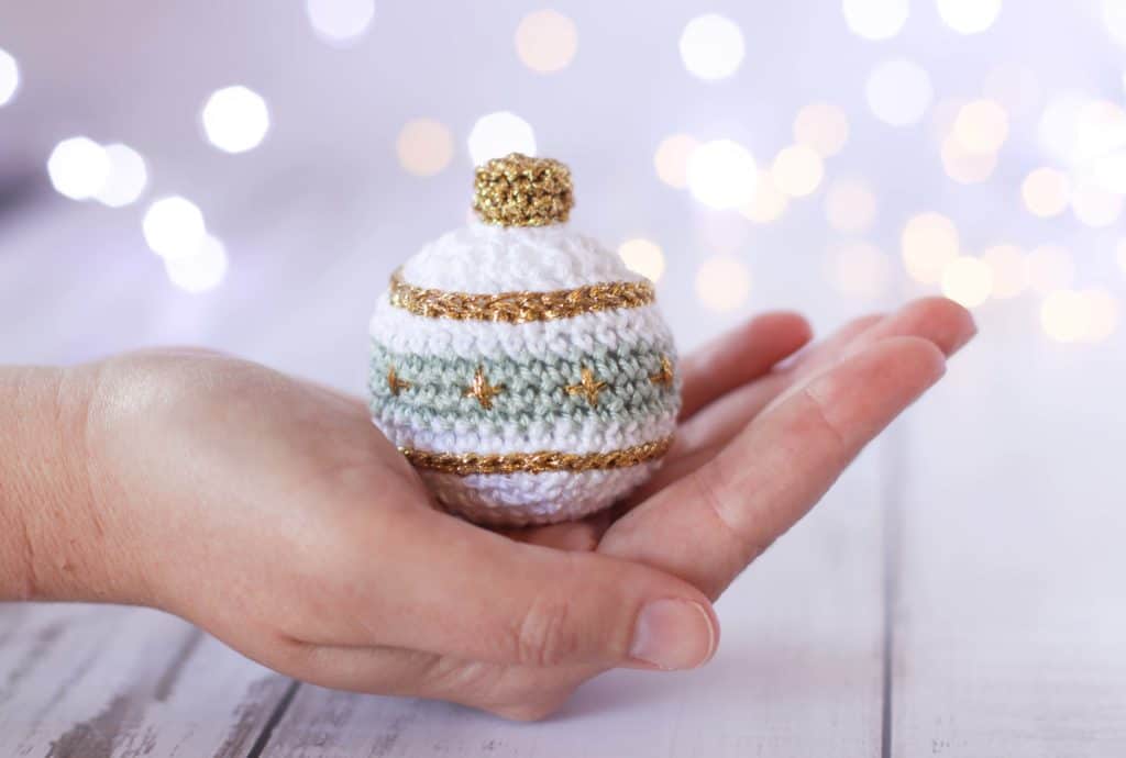 Free Christmas bauble crochet pattern, green, white and gold Christmas decor.