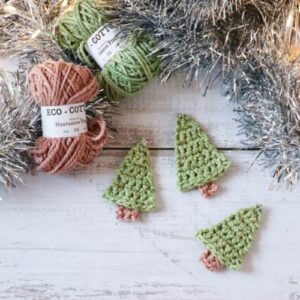 Mini crochet Christmas trees | crochet pine trees