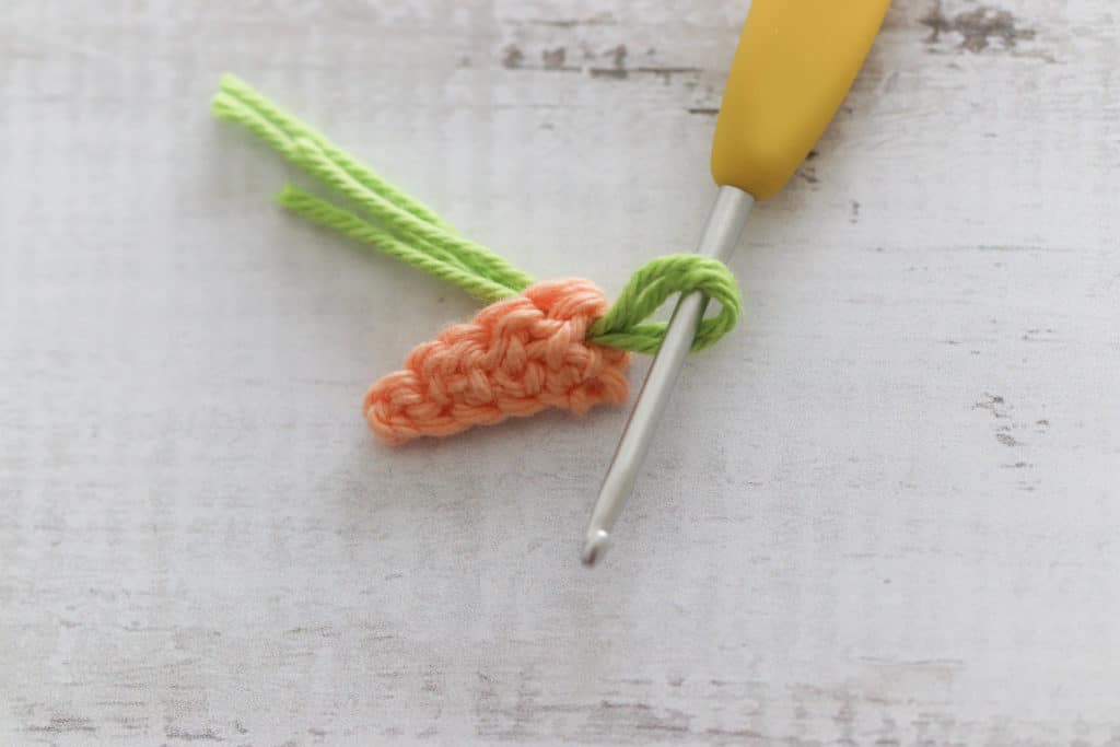 Free mini carrot applique crochet pattern