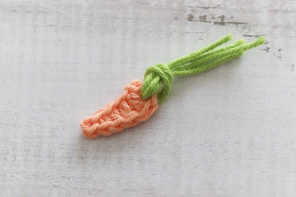 Free mini carrot applique crochet pattern