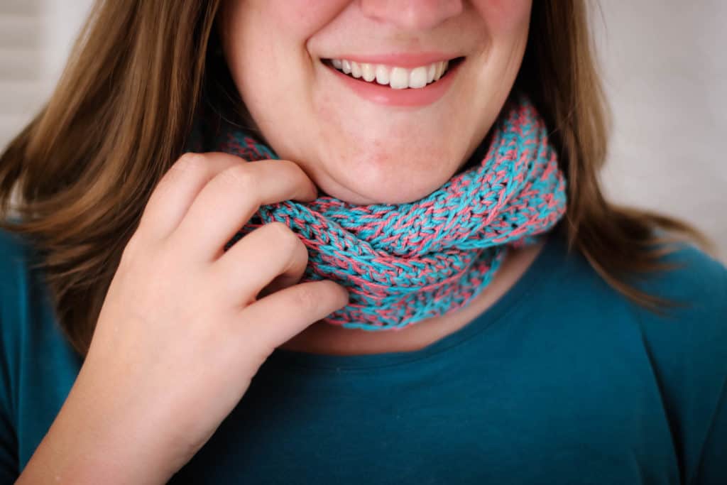 Free two tone infinity scarf crochet pattern