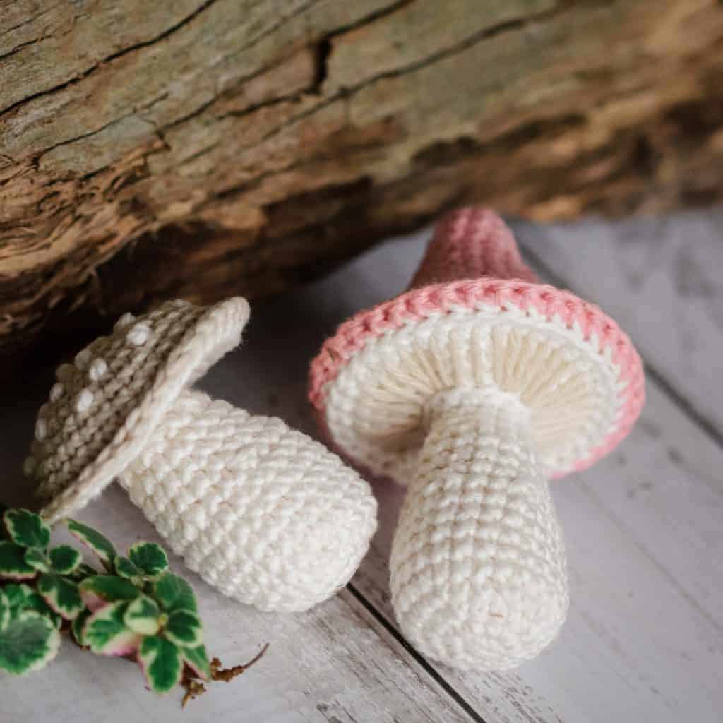 Crochet mushroom pattern | Free woodland amigurumi pattern