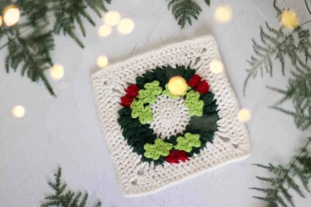 crochet Christmas wreath square surrounded by twinkly lights | free crochet wreath pattern