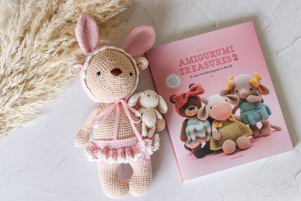 Amigurumi Treasures 2: 15 More Crochet Projects To Cherish (Paperback)