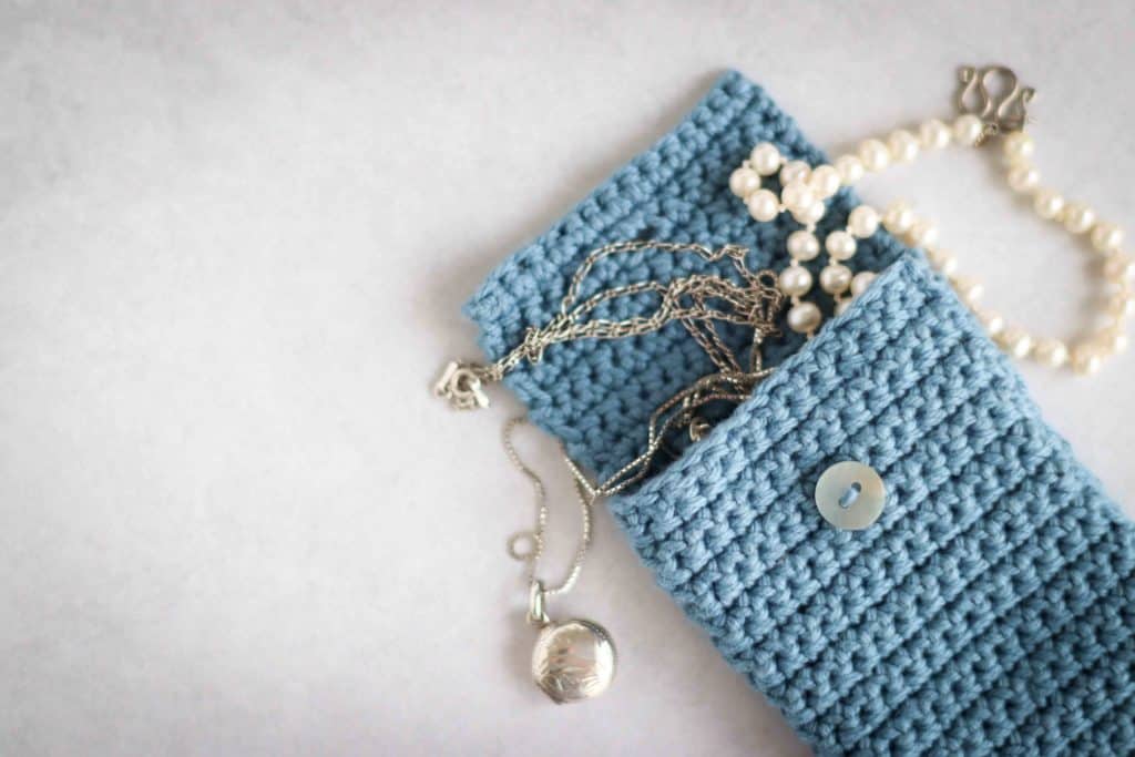 Free Crochet Pouch Pattern / Crochet Gift Card Holder