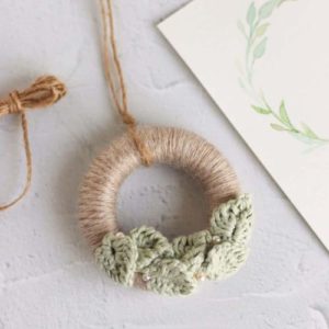 Crochet wreath ornament -  free pattern