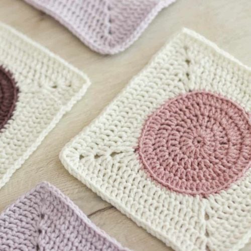 Solid Granny Square Crochet Pattern