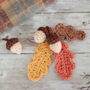 crochet oak leaves and acorns 