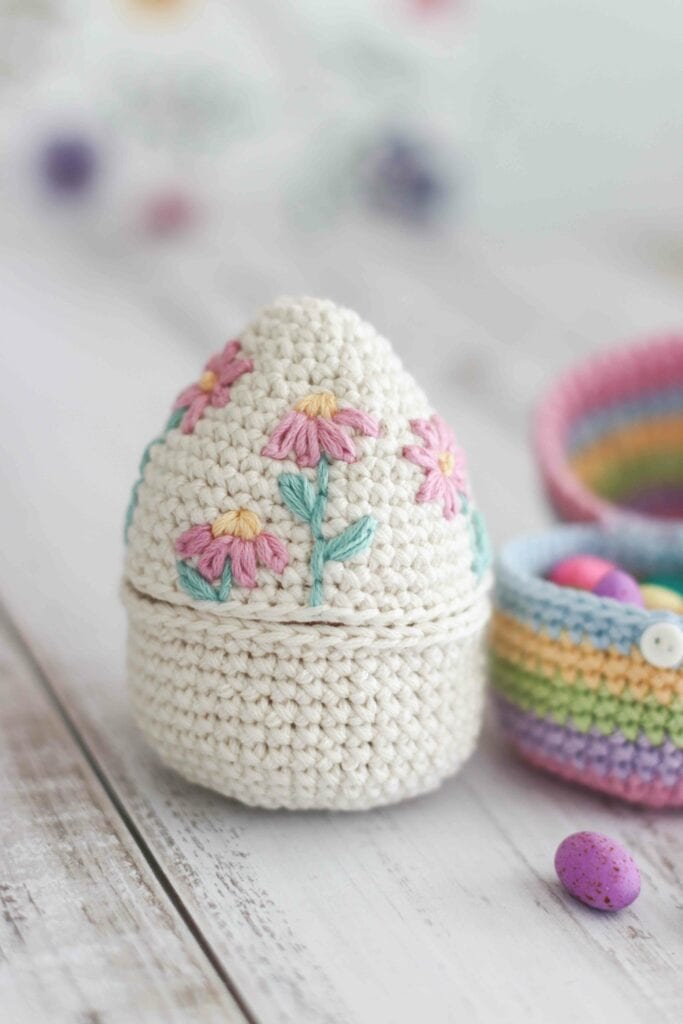 Crochet easter egg pattern with flower embroidery 