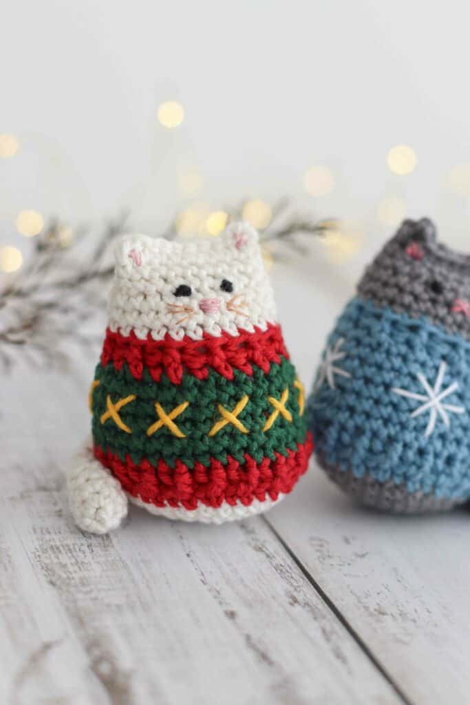 Itty Bitty Cozy Kitty | Crochet cat pattern with sweater