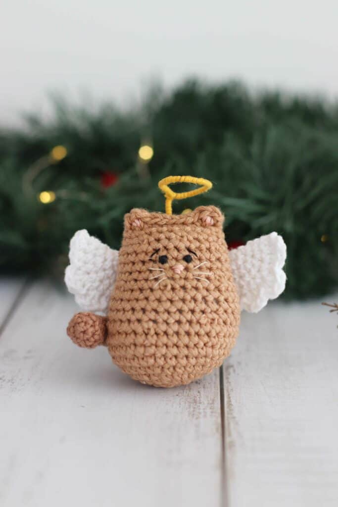 Itty Bitty Angel Kitty | Crochet angel cat pattern