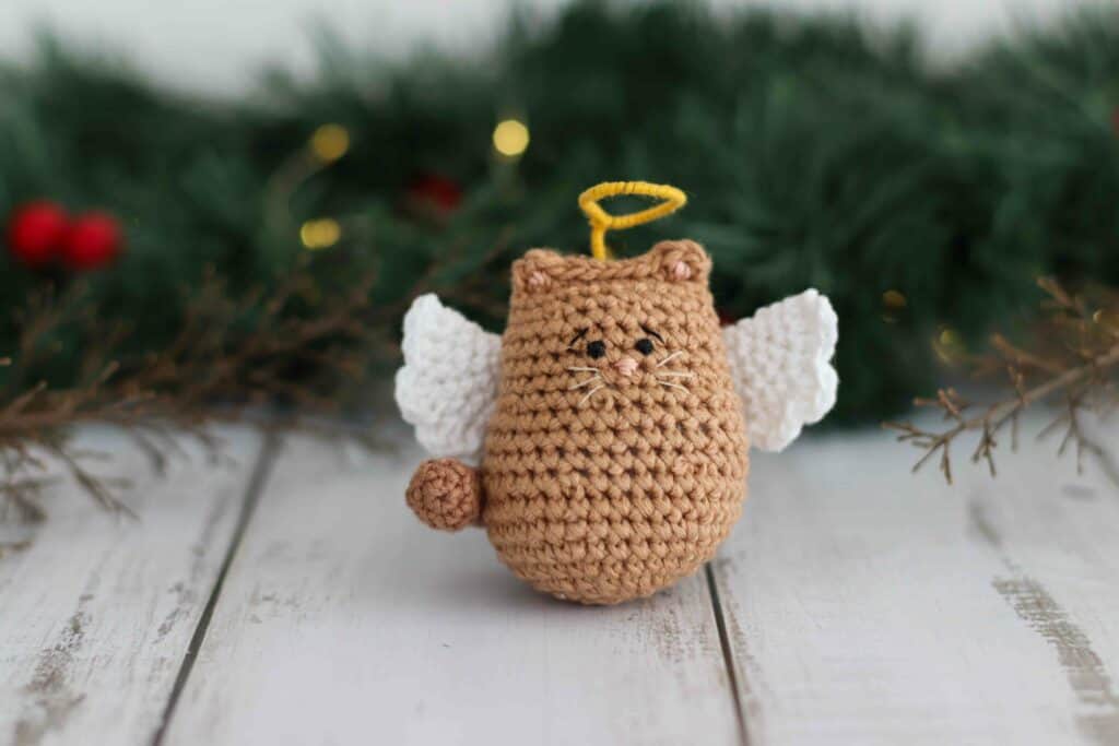 Itty Bitty Angel Kitty | Crochet angel cat pattern